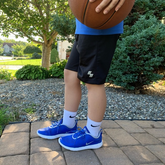 Nike - Picture 2 of 9